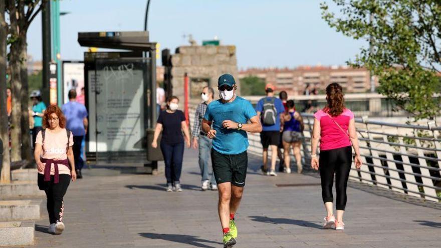 Azcón pide que se revisen las franjas horarias tras las &quot;aglomeraciones&quot; del fin de semana