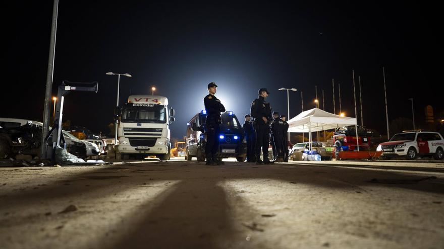 Así trabaja la Policía Nacional en la zona cero de la tragedia