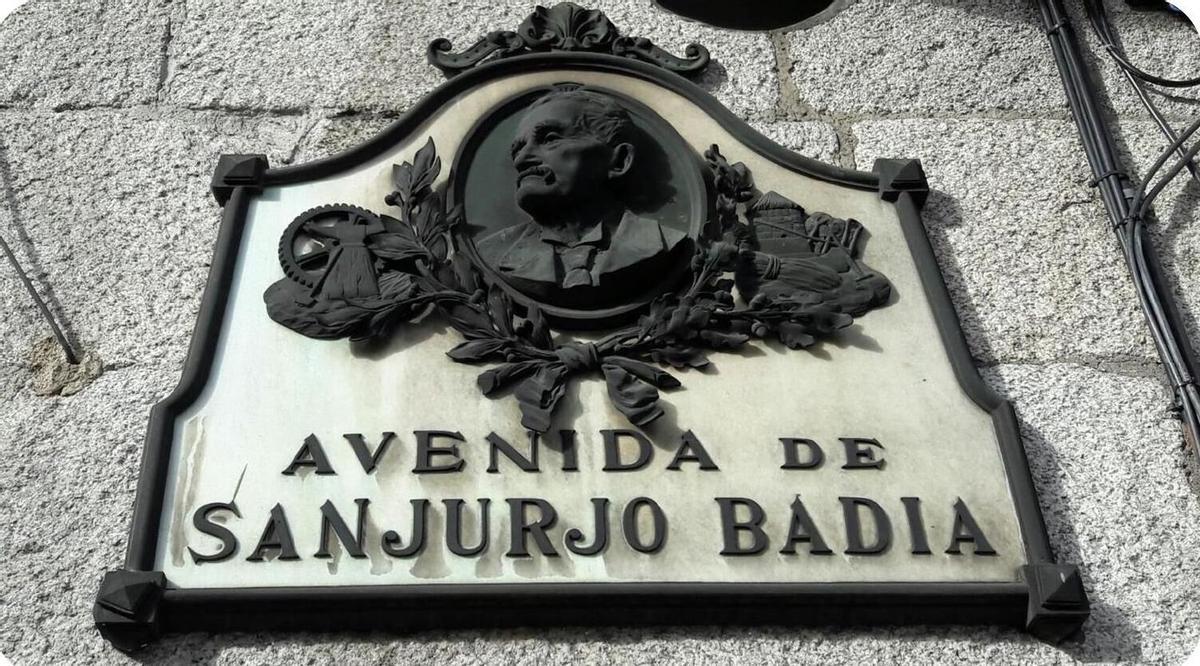 EL CONCELLO DE VIGO RESTAURARA Y RECUPERARA LAS PLACAS MAS ANTIGUAS DE RELEVANCIA HISTORICA Y/O ARTISTICA CON NOMBRES DE LAS CALLES DE LA CIUDAD, QUE SE ENCUENTRAN EN MAL ESTADO. EN IMAGEN PLACA DE LA AVENIDA DE SANJURJO BADIA. Presupuesto: 730 euros . La restauración supone limpiar la capa de polución adherida a esta placa, situada en el cruce con la Avenida de Galicia. PATRIMONIO HISTORICO DE LA CIUDAD. HISTORIA. PLACAS DE LA CIUDAD.