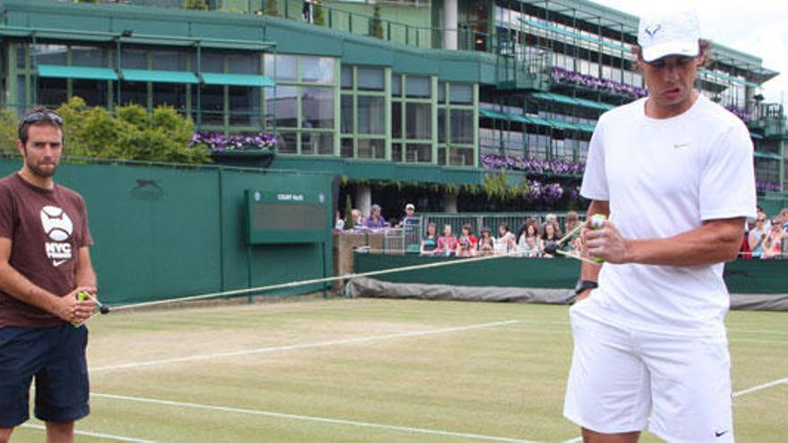 Nadal se entrena sin arriesgar para estar a punto ante Murray