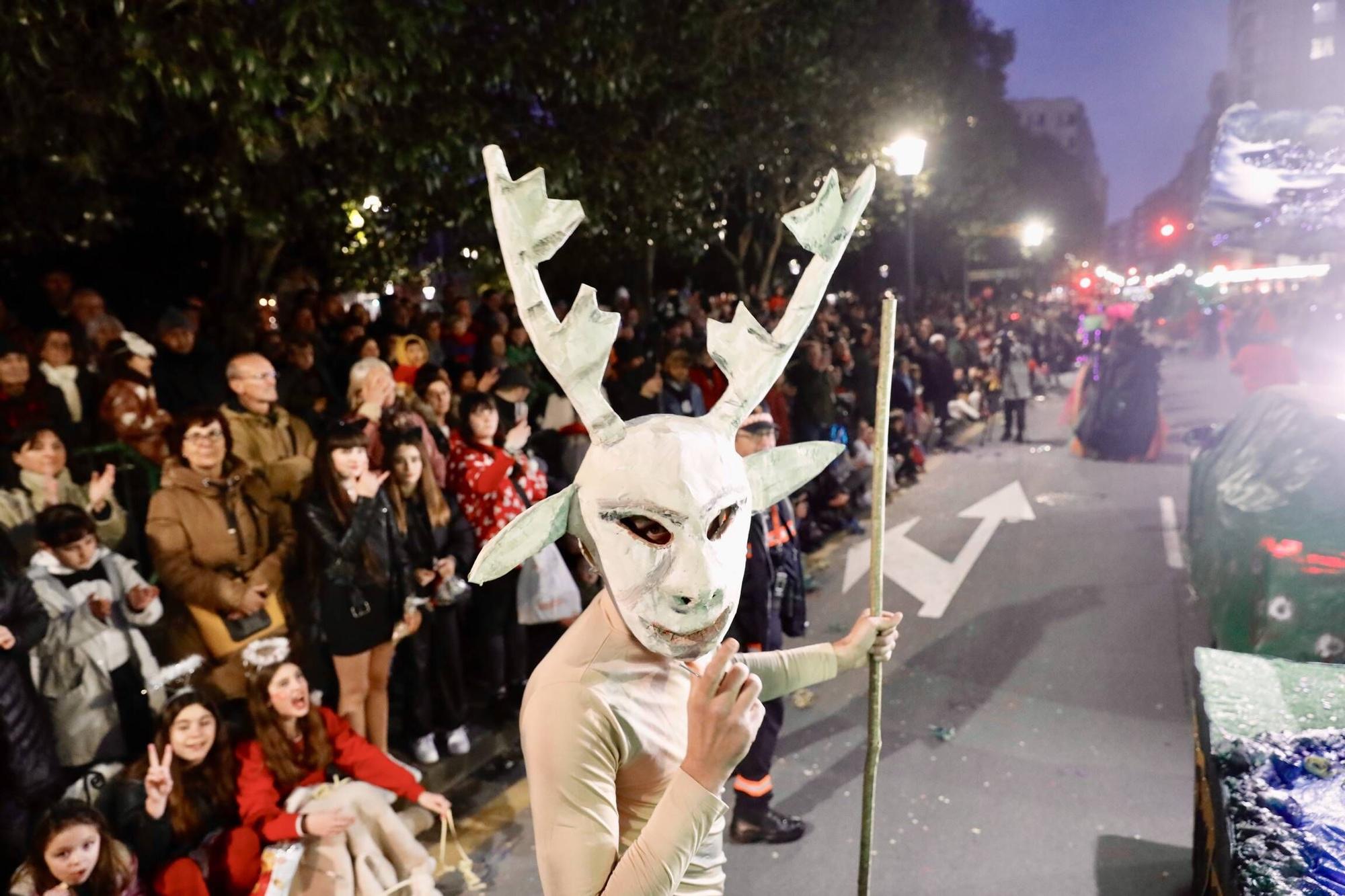 Así fue el multitudinario desfile del Antroxu de Gijón (en imágenes)