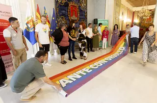 Polémica por un "casting de chicos africanos" para la manifestación del Orgullo LGTBI en Alicante