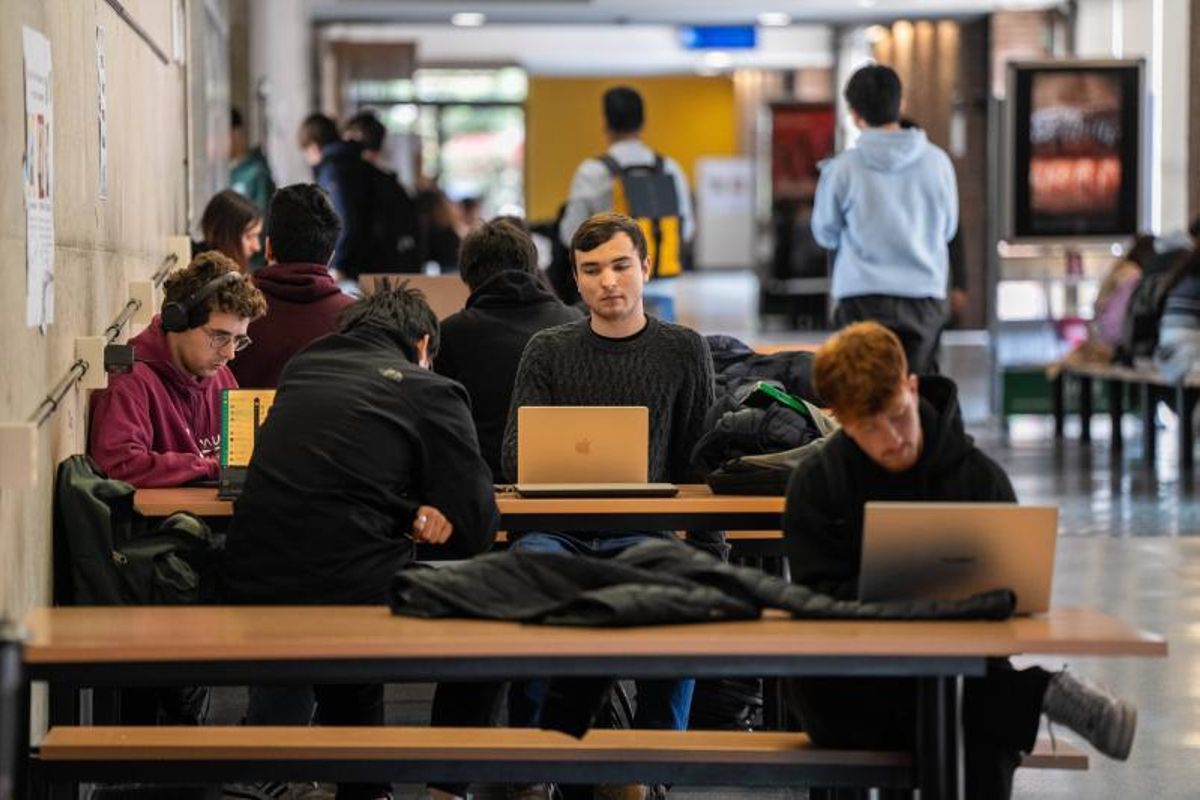 Ambiente en el campus de la Universitat Autònoma de Barcelona, en Cerdanyola del Vallès, el 18 de marzo de 2025. Ambiente en el campus de la Universitat Autònoma de Barcelona, en Cerdanyola del Vallès, el 18 de marzo de 2025.