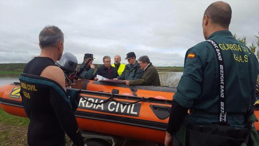 Un motorista muerto y un guardia civil desaparecido por el temporal