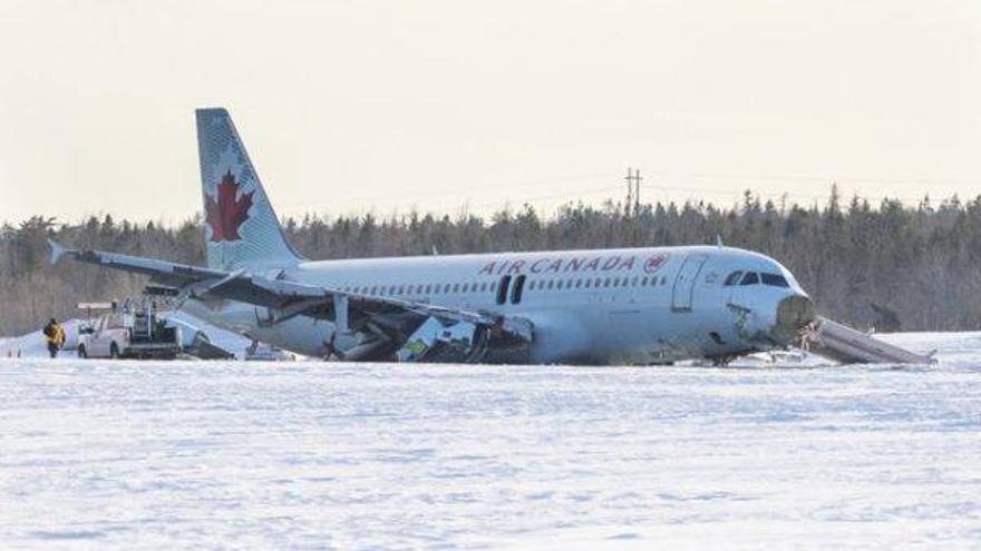 23 heridos leves en el aterrizaje de emergencia de un avión de Air Canada en Halifax