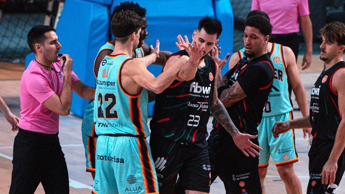 Aramburu (23) va ser el jugador més decisiu del derbi