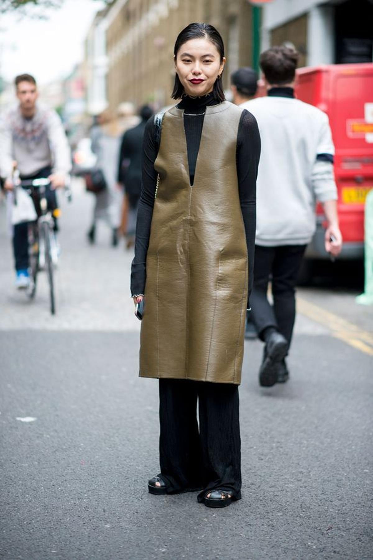 Tendencia vestido + jeans: estilo safari