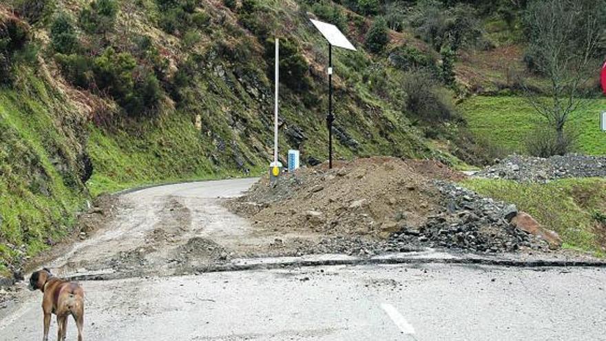 Estado de la antigua carretera del puerto del Rañadoiro.