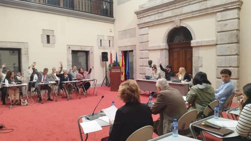 Los políticos de Llanes, a la gresca: el PSOE afea el &quot;matonismo político&quot; del gobierno local por las palabras malsonantes de un concejal