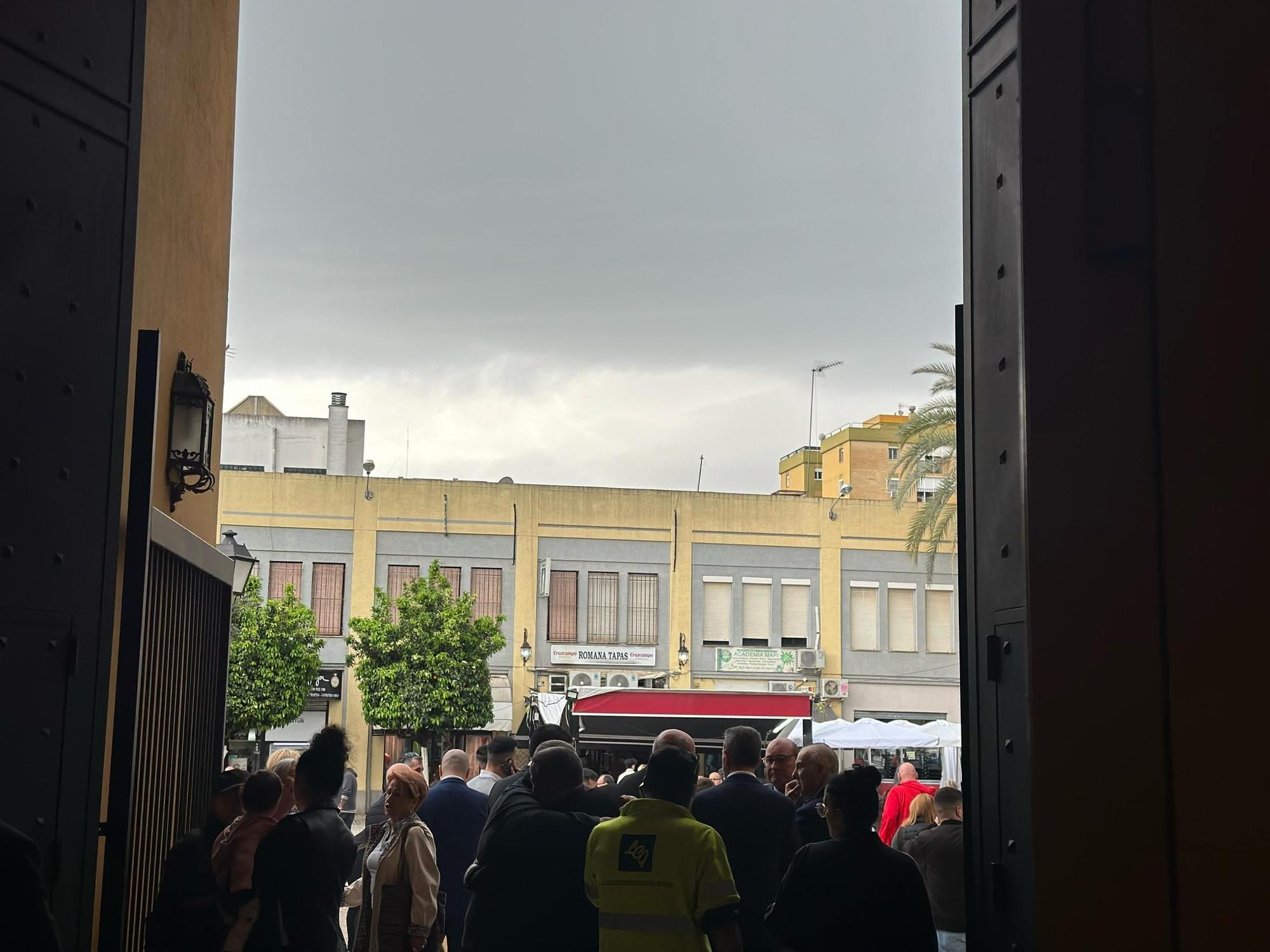 Entrada de la Parroquia de San Isidro Labrador, sede de la Hermandad de Pino Montano