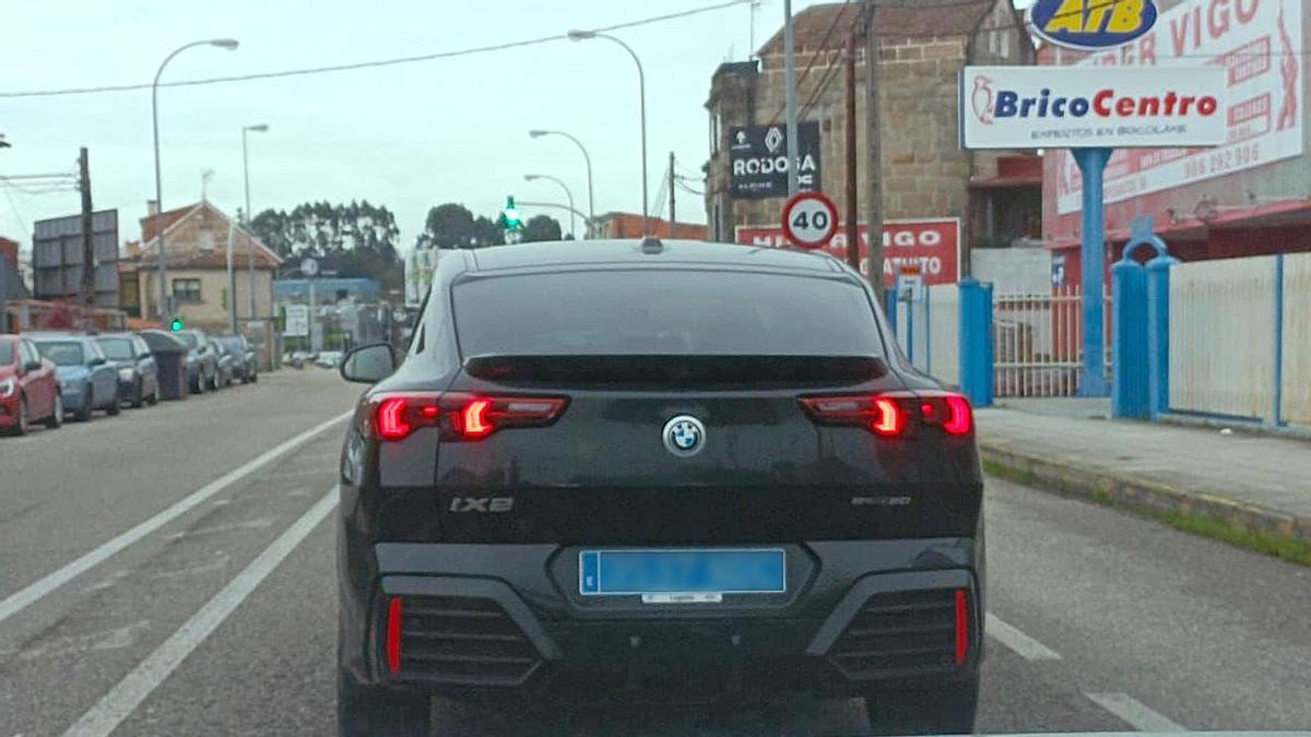 La picaresca de los VTC para burlar el cerco policial en Vigo: un vehículo y dos matrículas