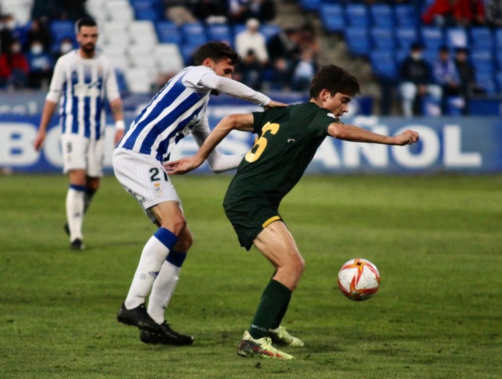 Lance del partido entre el Recre y el filial blanquiverde en el Colombino.