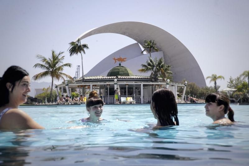 Parque Marítimo reabre sus puertas . Covid - 19 , Fase 2 ,  desescalada , Santa Cruz de Tenerife  | 26/05/2020 | Fotógrafo: Delia Padrón