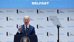 Joe Biden durante su discurso en la Universidad del Ulster. 