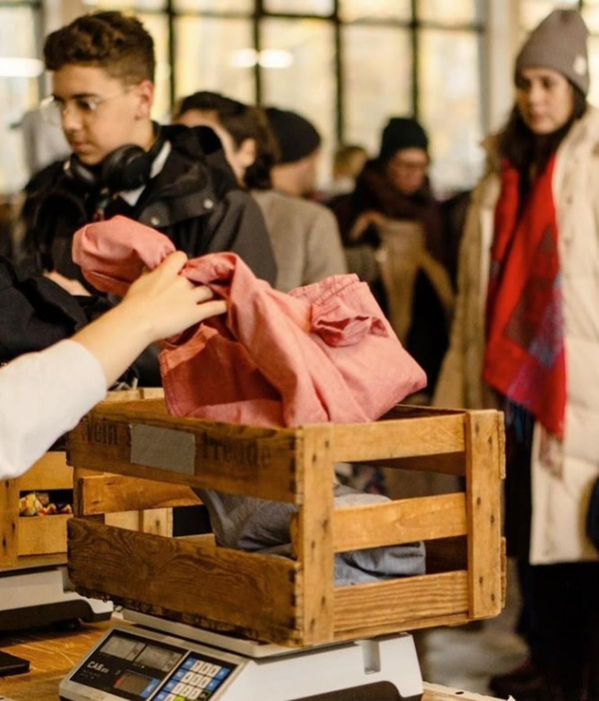 La ropa en VinoKilo se vende al peso.