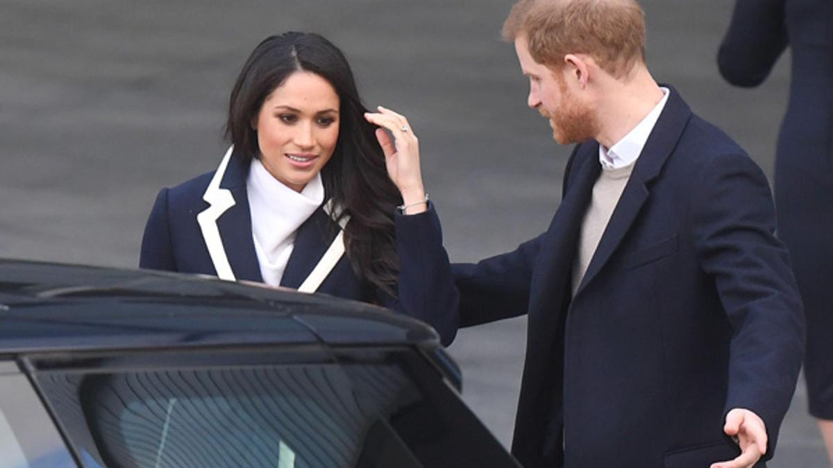 Detalle de Meghan Markle con abrigo de J.Crew