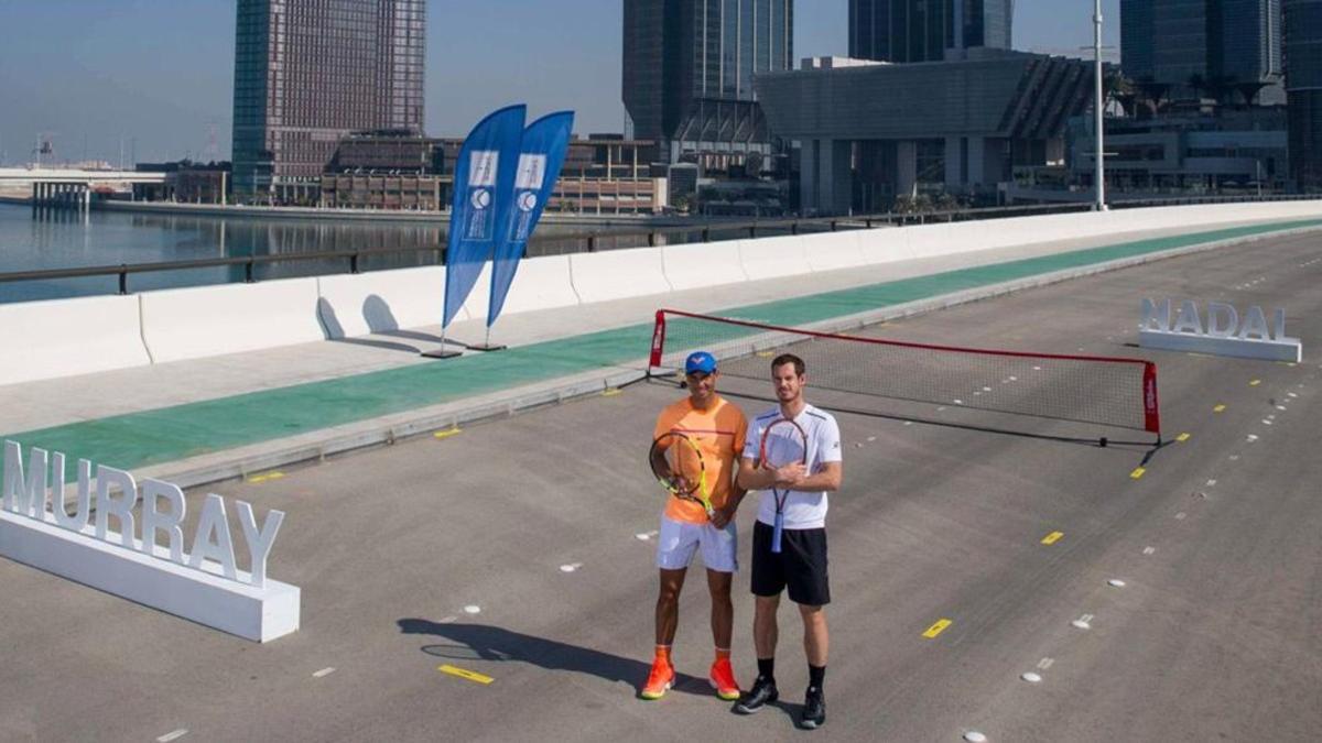Rafa Nadal y Andy Murray 'calentaron' el evento en un famoso puente de Abu Dhabi