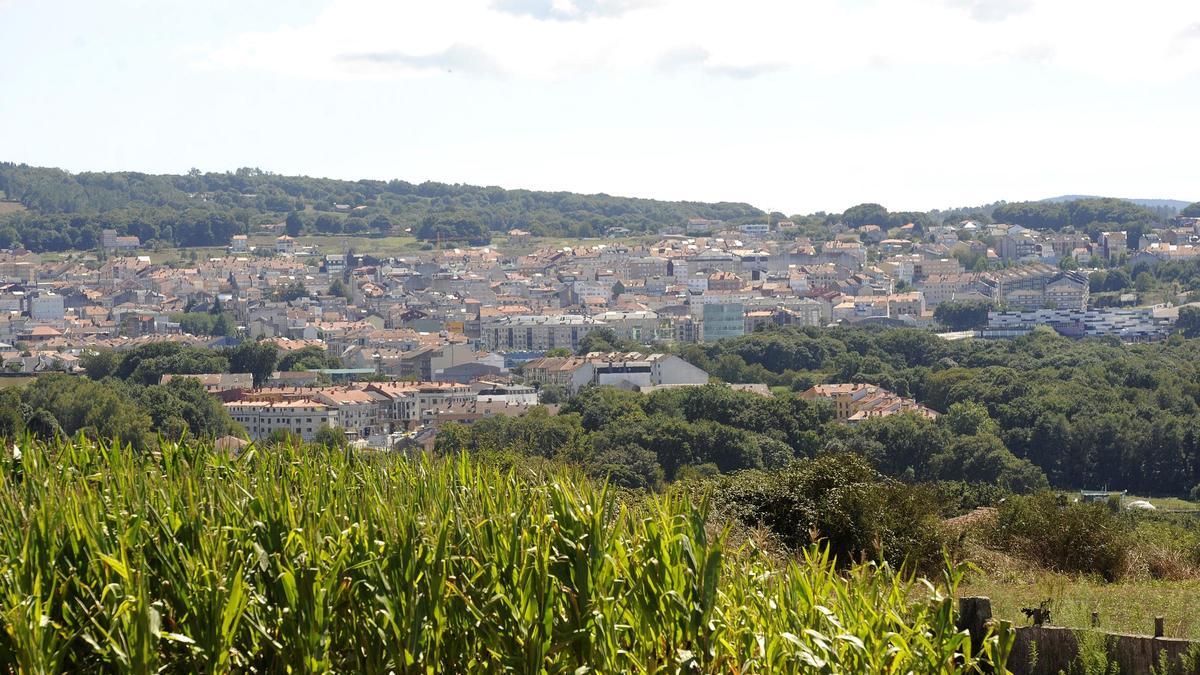 Panorámica de parte del casco urbano de Lalín desde la parroquia de Filgueira.