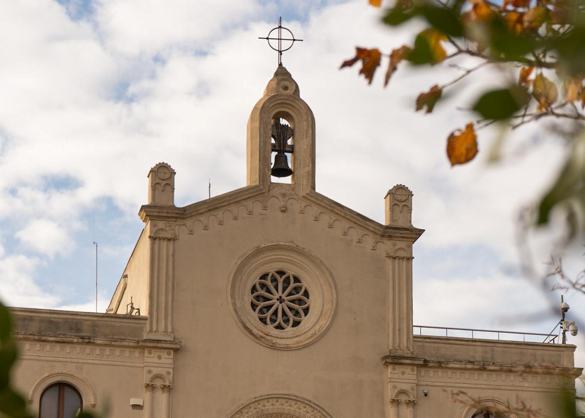 Fachada principal de la ermita.
