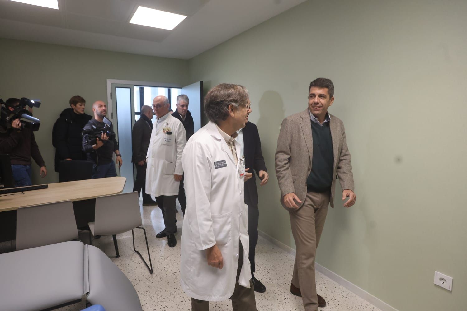 El nuevo centro de consultas externos del hospital Clínico comienza a funcionar.