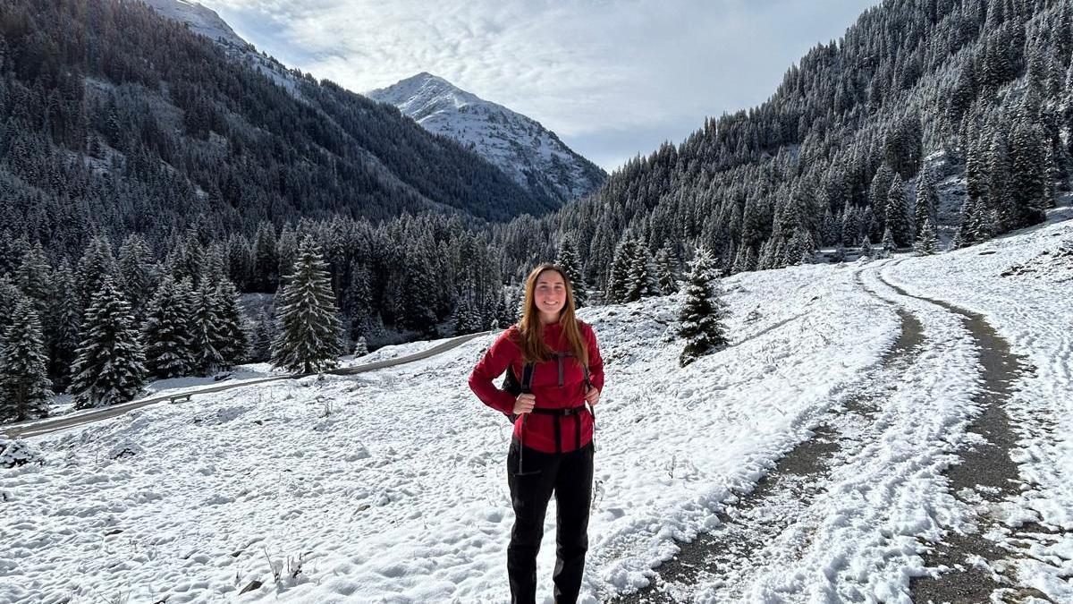 María Balenciaga, enfermera,  en una montaña en el sur de Bayern (Alemania) donde trabaja desde 2022.