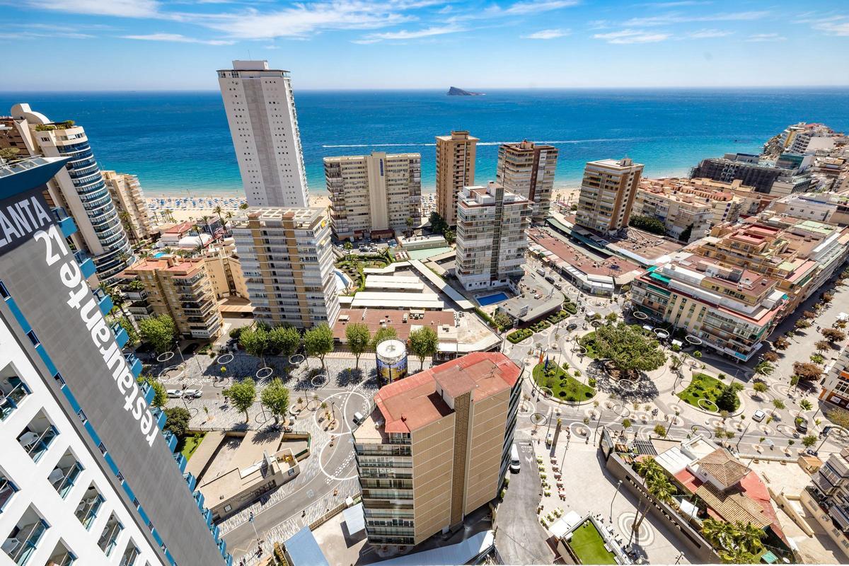 Cocina de altura en Benidorm. Menjars de la Terra en el restaurante Belvedere Cocina de altura en Benidorm. Menjars de la Terra en el restaurante Belvedere