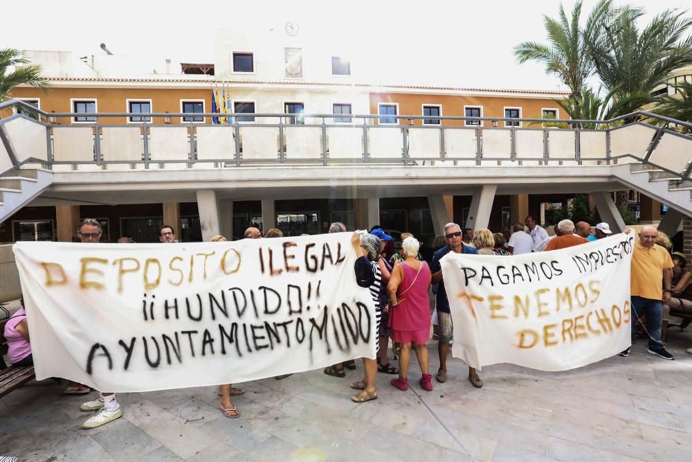 Concentración de protesta en Guardamar.