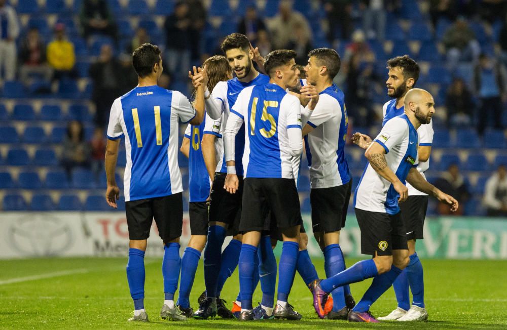 El Hércules vuelve a ganar un mes después con goles de los defensas Dalmau y Román