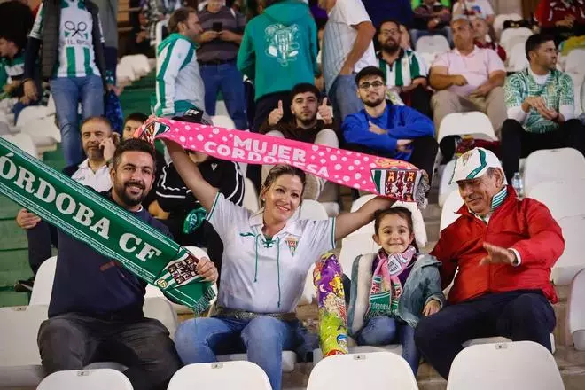 Córdoba CF-Cartagena | Las imágenes de la afición blanquiverde en El Arcángel