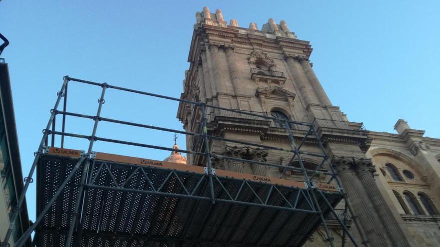 Andamio en la fachada de la Catedral.