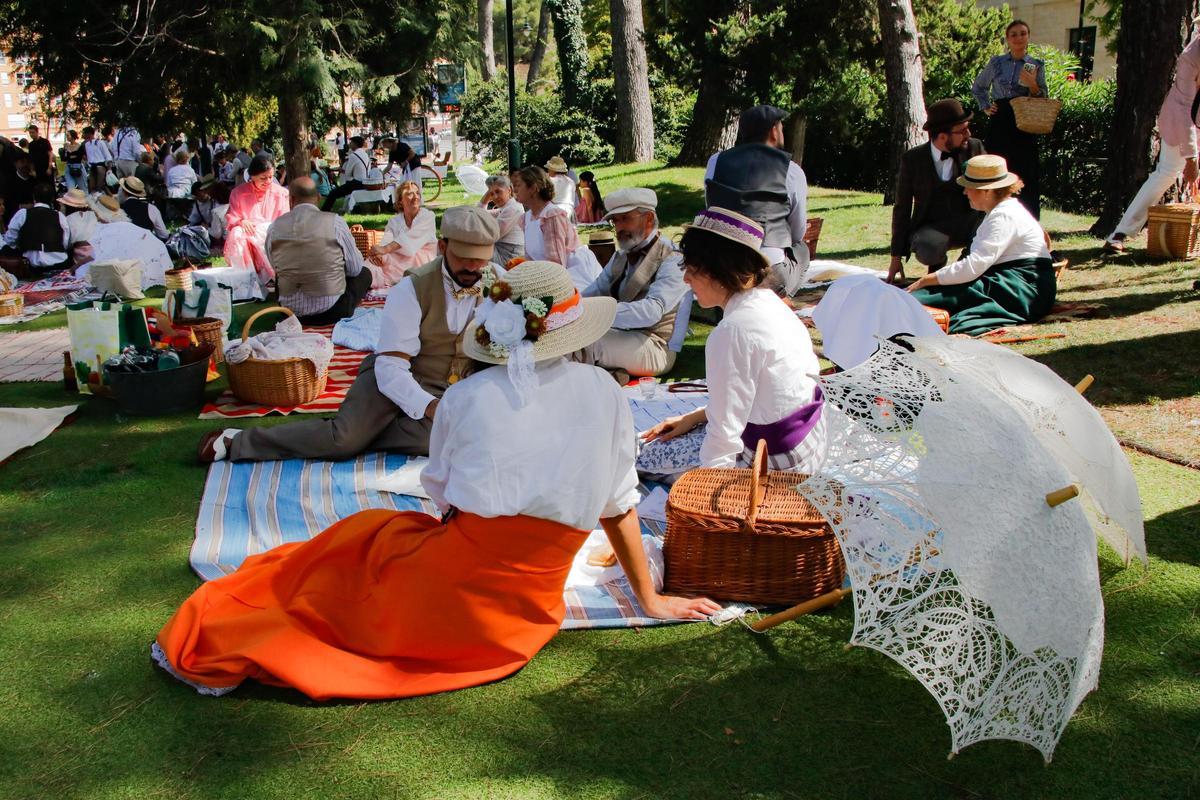 El picnic modernista tiene lugar el fin de semana.
