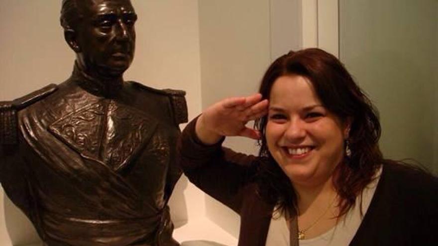 Polémica en Monóvar por el saludo de una candidata del PP al busto de Franco