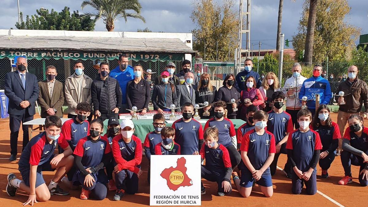 Foto de familia de los Campeonatos Regionales individuales y veteranos. | L.O.