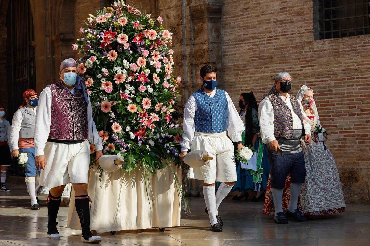 Búscate en el primer día de la ofrenda por las calles del Mar y Avellanas entre las 18:00 y las 19:00 horas