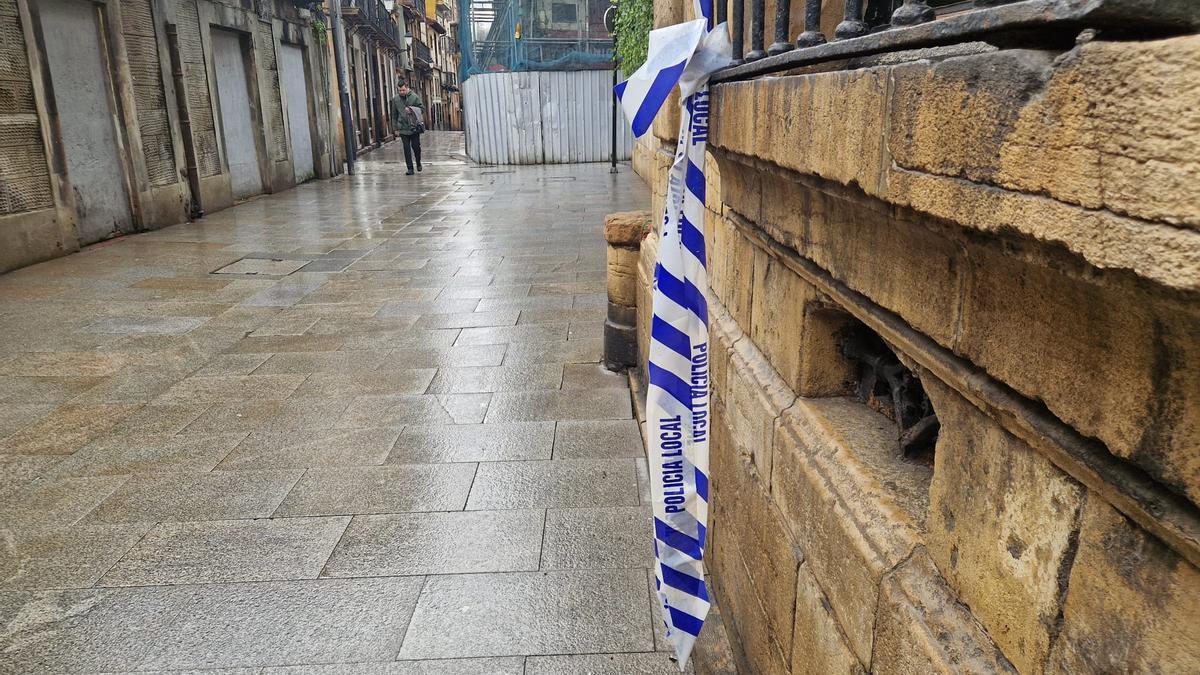 VÍDEO: Hallan a un joven desangrándose en el Antiguo de Oviedo tras ser apuñalado por tres personas