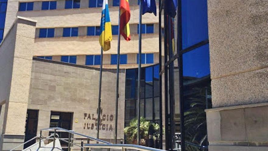 Despedida por robar dos prendas de ropa y un cepillo en Tenerife