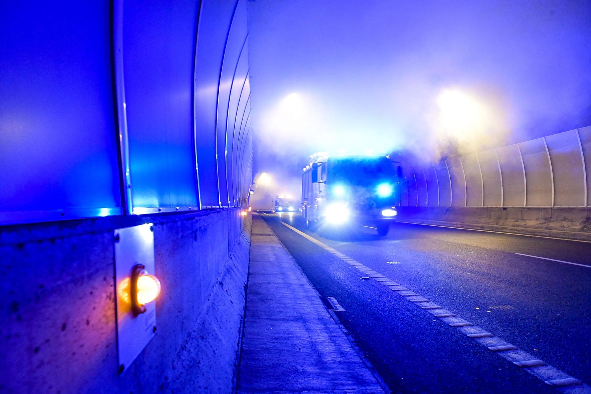 Simulacro de incendio de un vehículo en el interior del túnel de Mogán