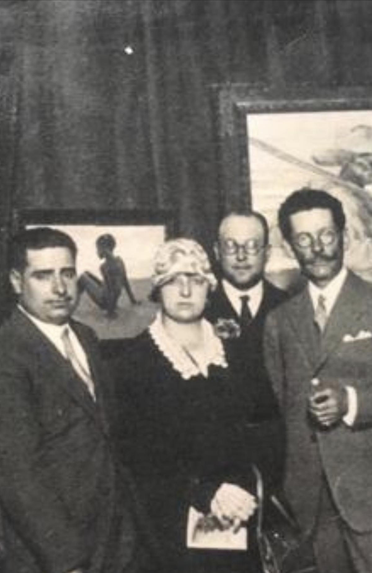 Alfredo Claros y el Maestro Serrano en una exposición de Claros en 1928.
