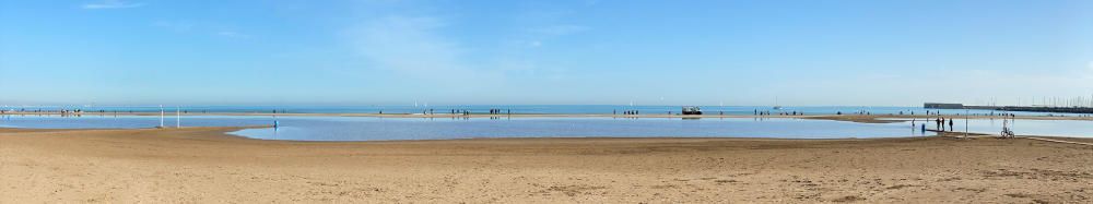 Una albufera en la playa de Las Arenas