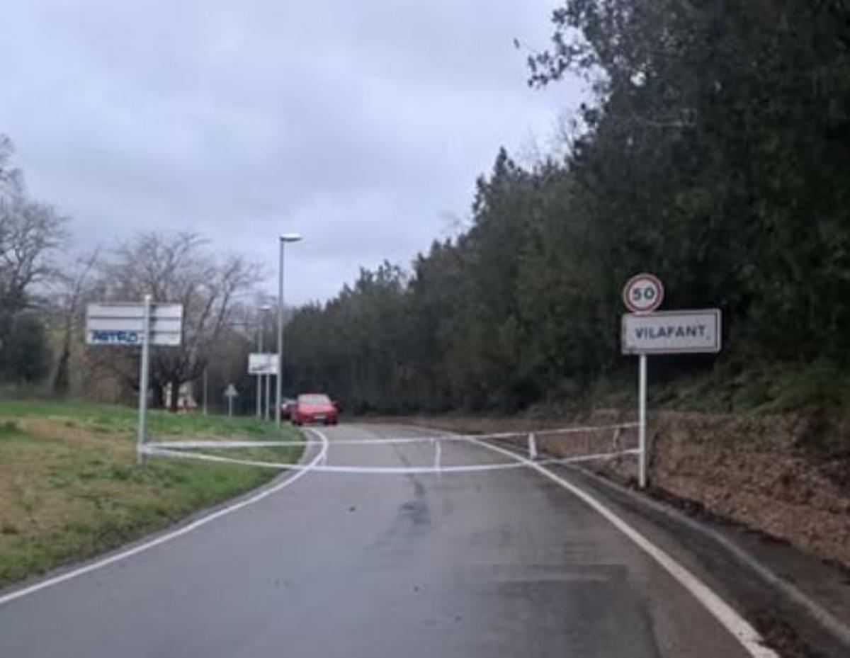 Carretera tallada a Vilafant.