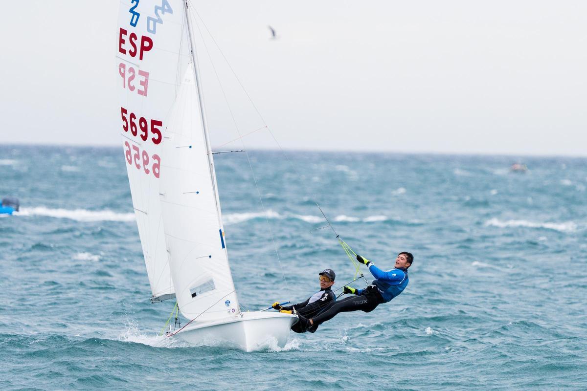Instantánea de una competición de vela.