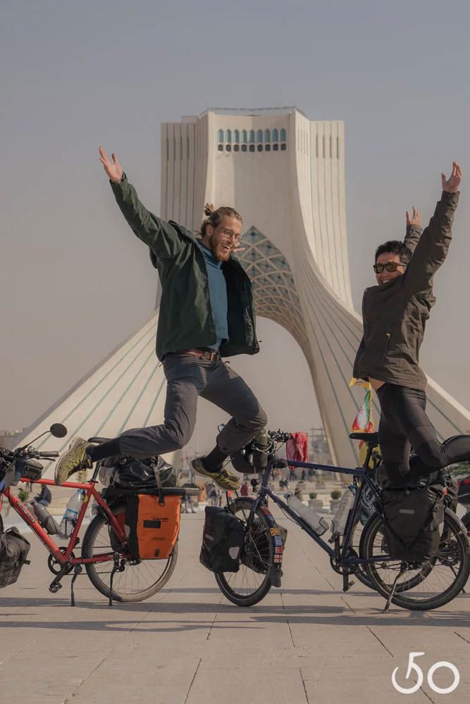 En la Torre Azadi, Teherán.
