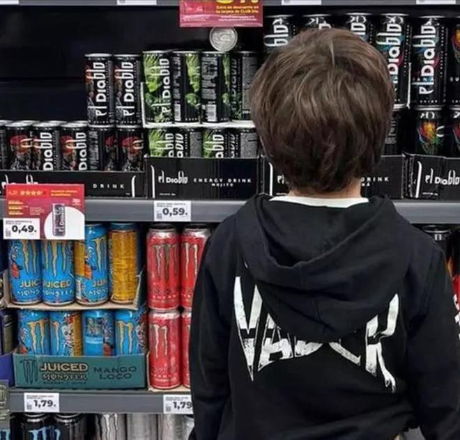 Consum vol prohibir les begudes energètiques als menors de 16 anys