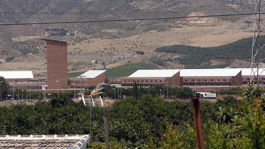 Exterior de la cárcel de Alhaurín.