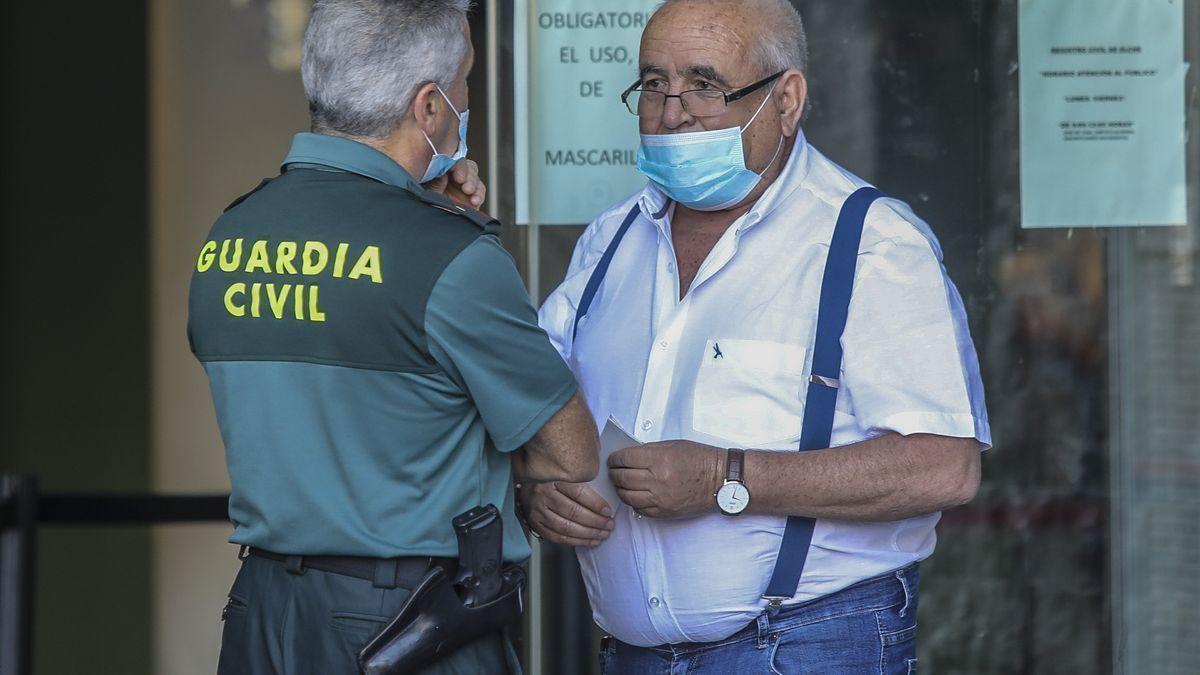 Ángel Fenoll en una de sus comparecencias en los juzgados de Orihuela.