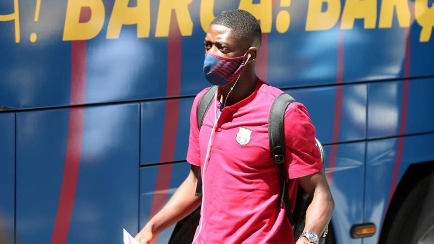 Ousmane Dembélé a l&#039;arribada a l&#039;hotel Sheraton aquest dijous 13 d&#039;agost