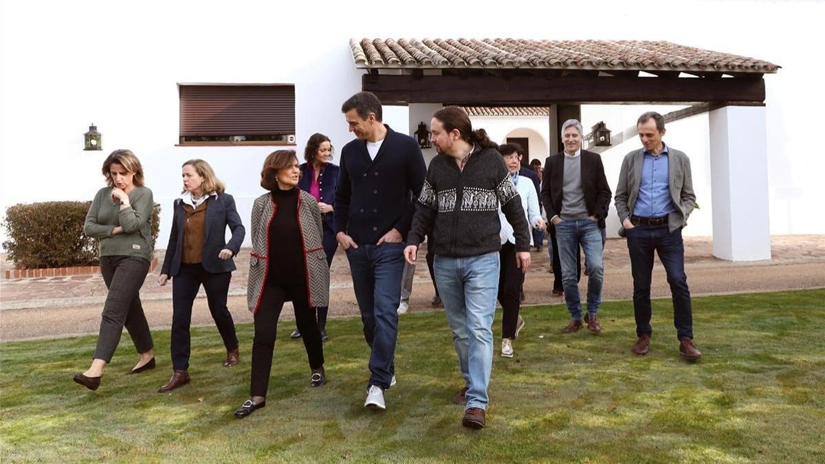 El Gobierno de coalición PSOE-Unidas Podemos al completo, el pasado 8 de febrero, en Quintos de Mora, en Castilla-La Mancha.