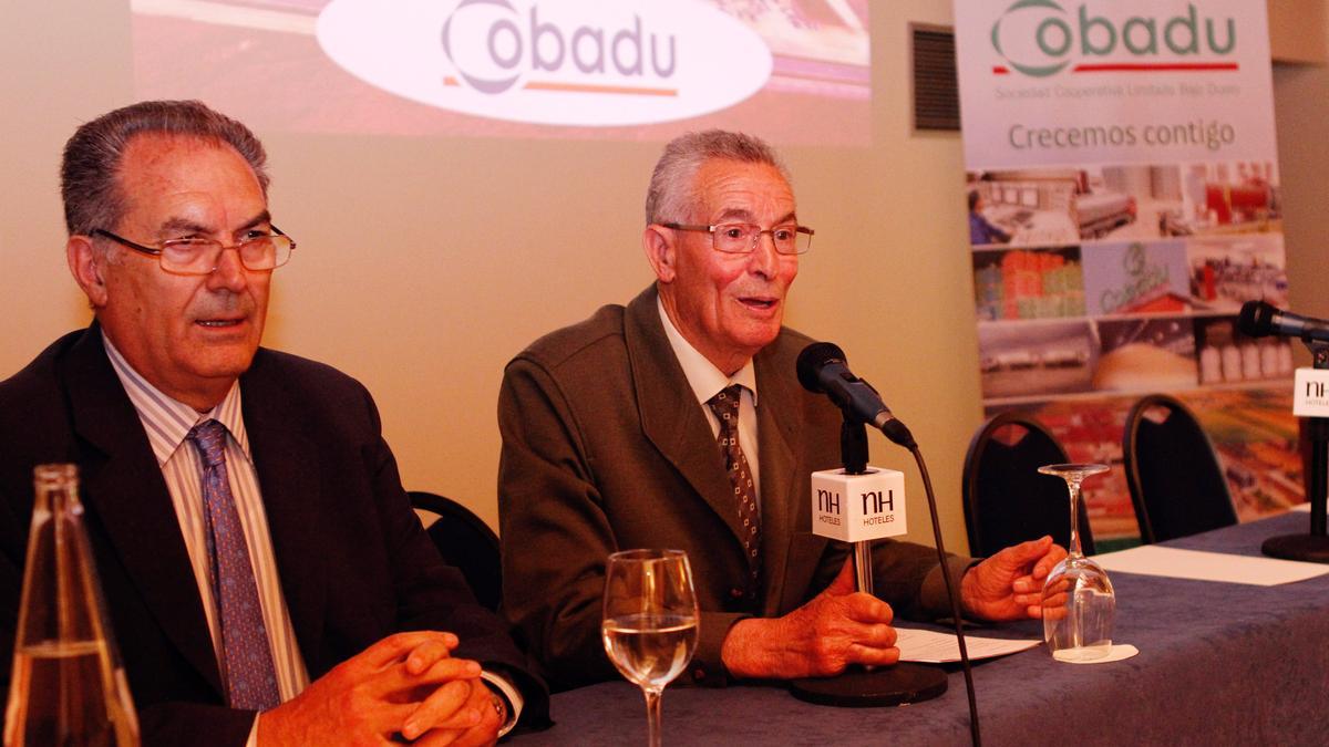 Florentino Mangas Blanco (derecha), junto a Rafael Sánchez Olea, director general de Cobadu.