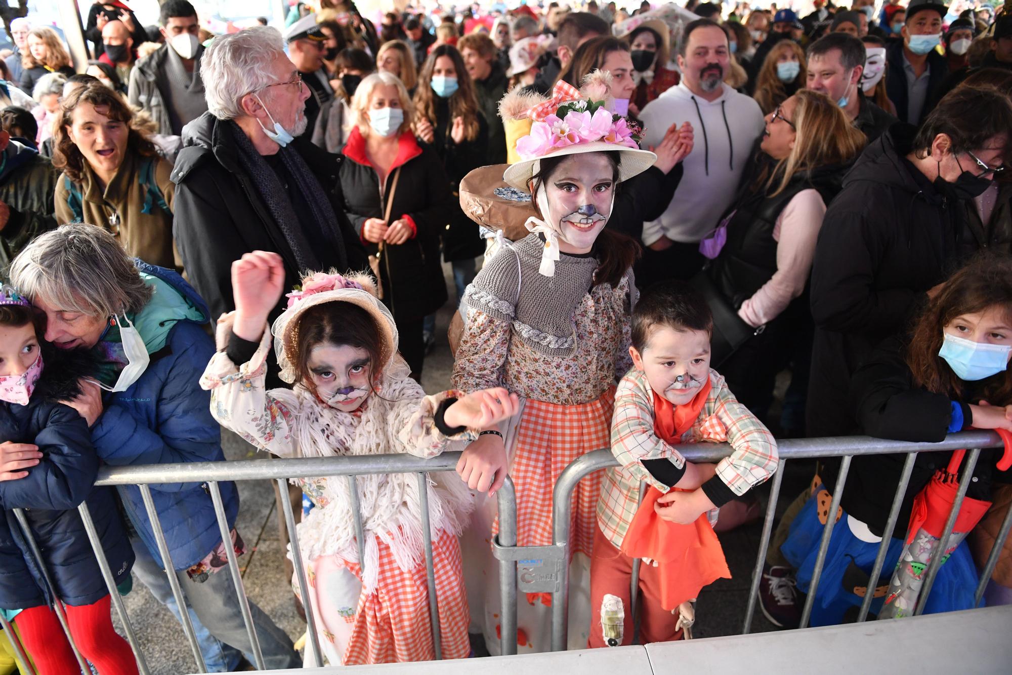 Martes de Carnaval: fiesta 'choqueira' en la calle de la Torre