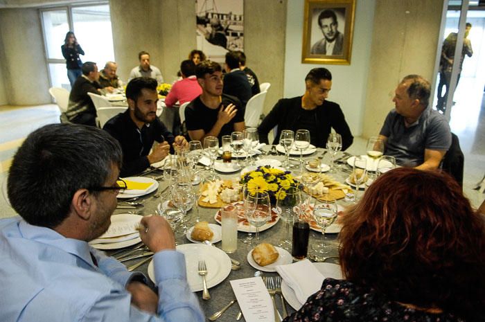 COMIDA DEL PRESIDENTE CON LA PLANTILLA DE LA UD ...